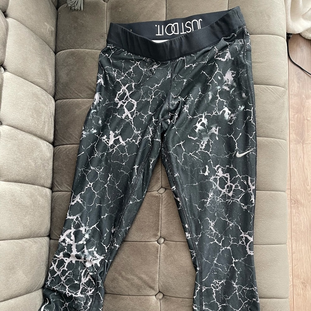 Nike black cropped leggings, great quality